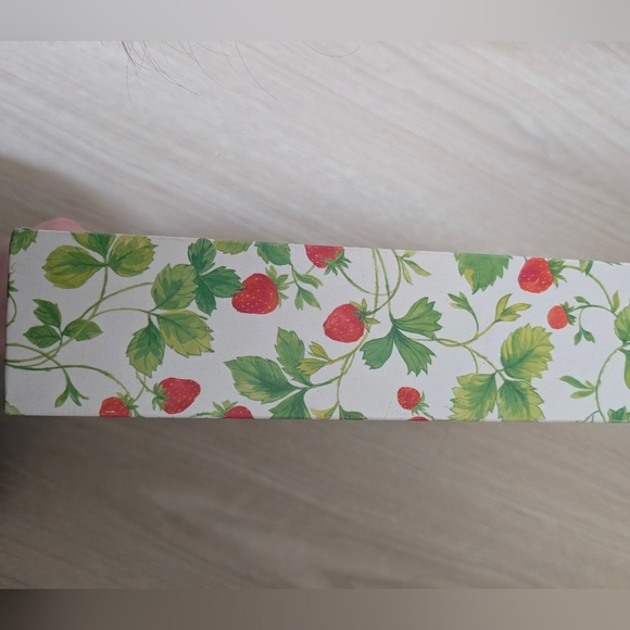 1980's Hallmark Strawberry Recipe File with Red Ribbon - Picture 3 of 9